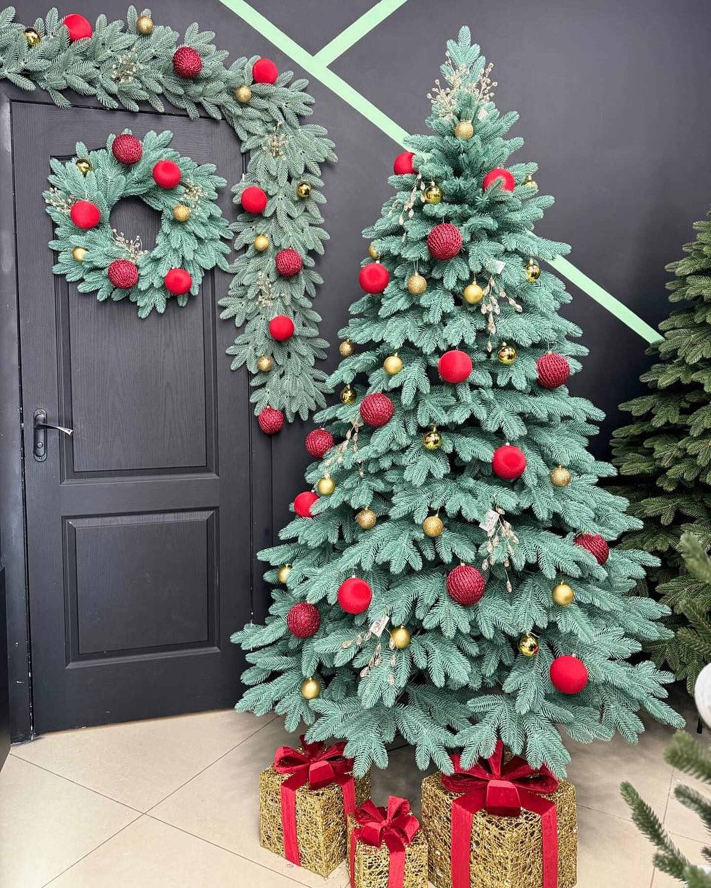 Kit Árvore de Natal + Guirlanda com Enfeites + Festão