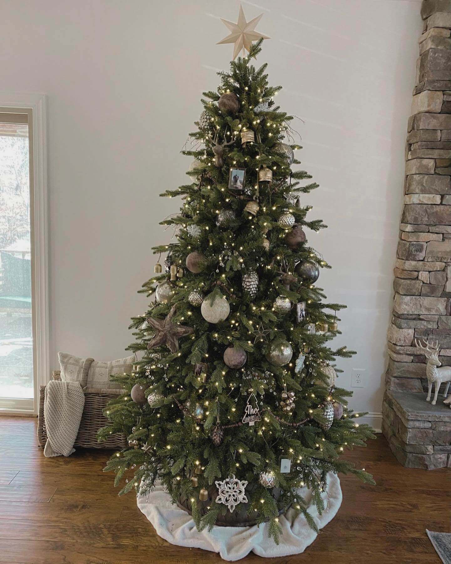 Árvore de Natal Artificial Alpine Fir com 800 Luzes LED Branco Quente