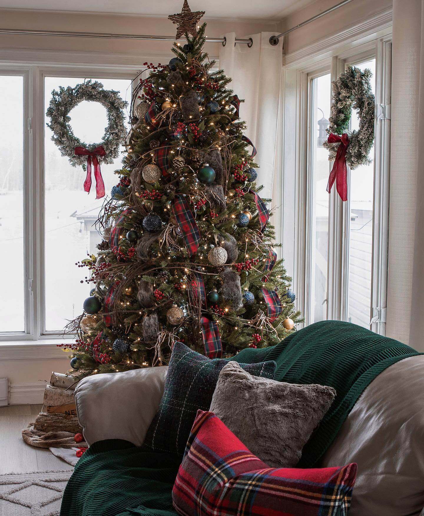 Árvore de Natal Artificial King Fraser Fir com 750 Luzes LED Branco Quente