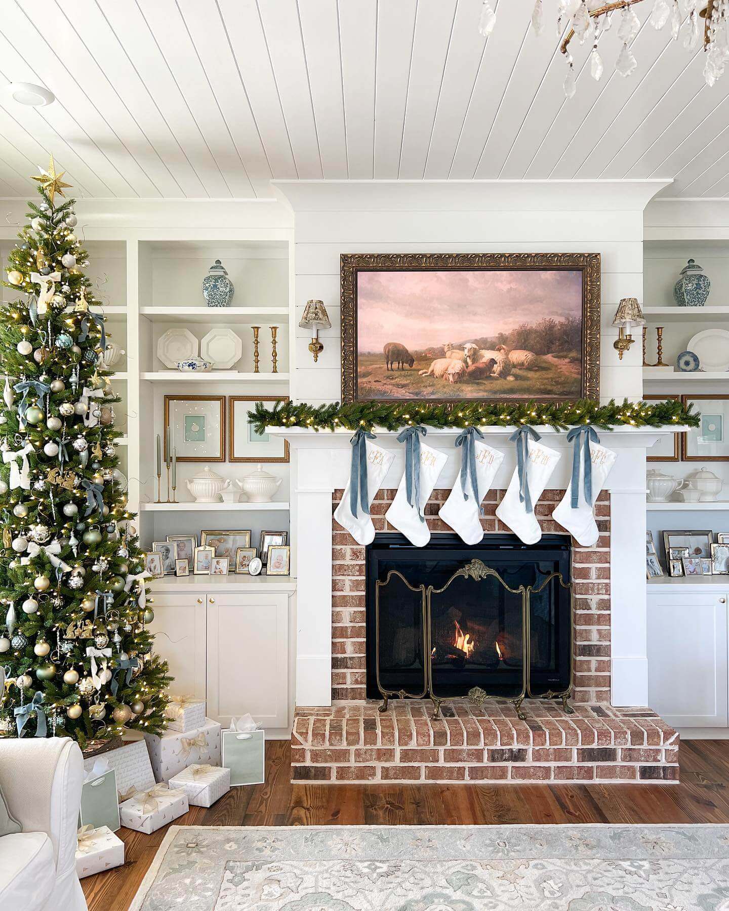 Árvore de Natal Artificial King Fraser Fir Slim com 750 Luzes LED Dual Color (Branco Quente & Multicoloridas)