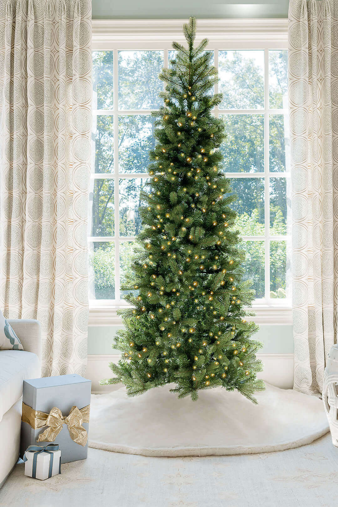 Árvore de Natal Artificial King Douglas Fir Slim com 650 Luzes LED Branco Quente e Multicoloridas