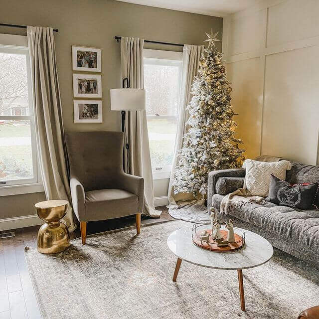 Árvore de Natal Artificial Slim Queen Flock® com 650 Luzes LED Branco Quente