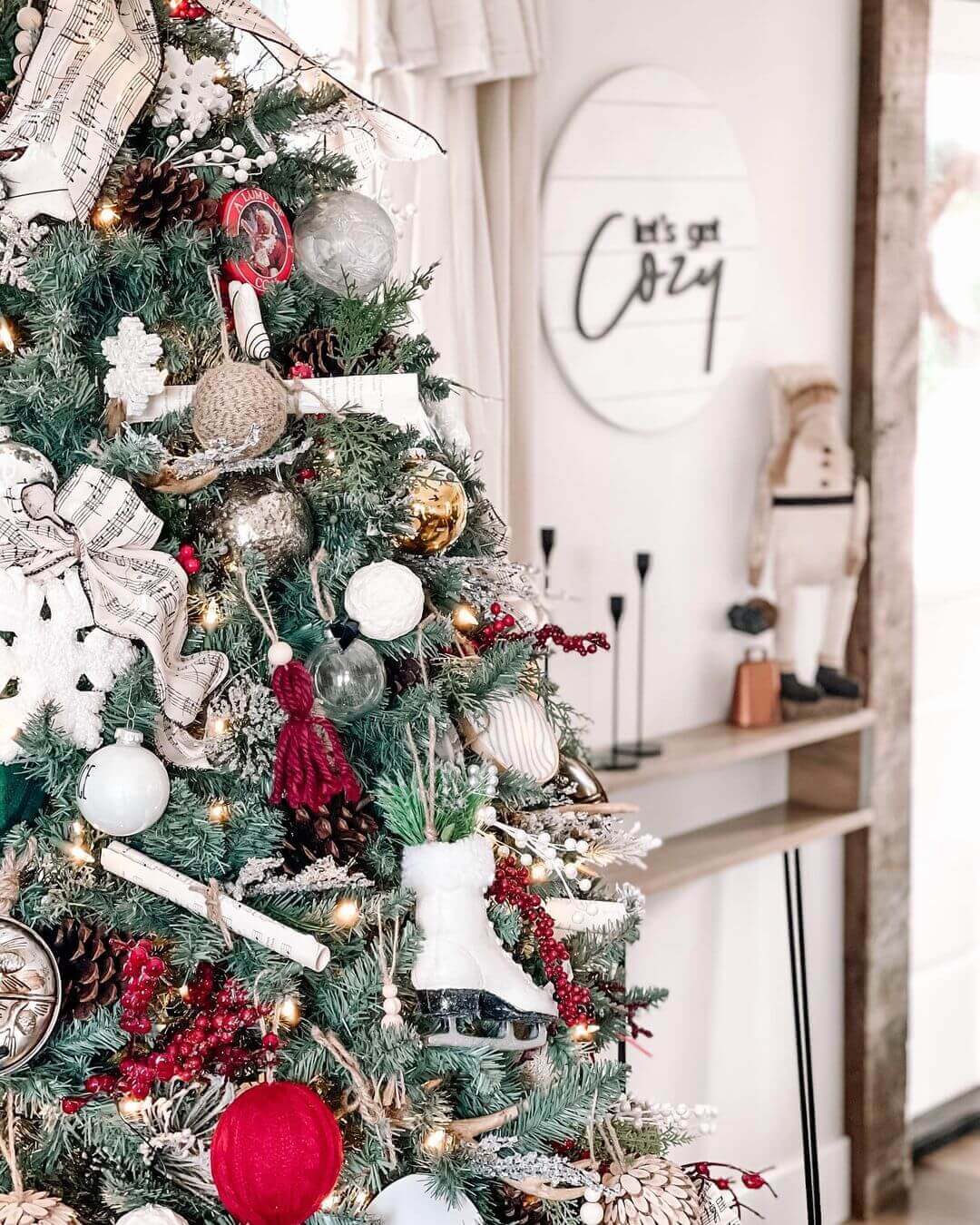 Árvore de Natal Artificial Tribeca Blue Spruce com 550 Luzes LED Branco Quente