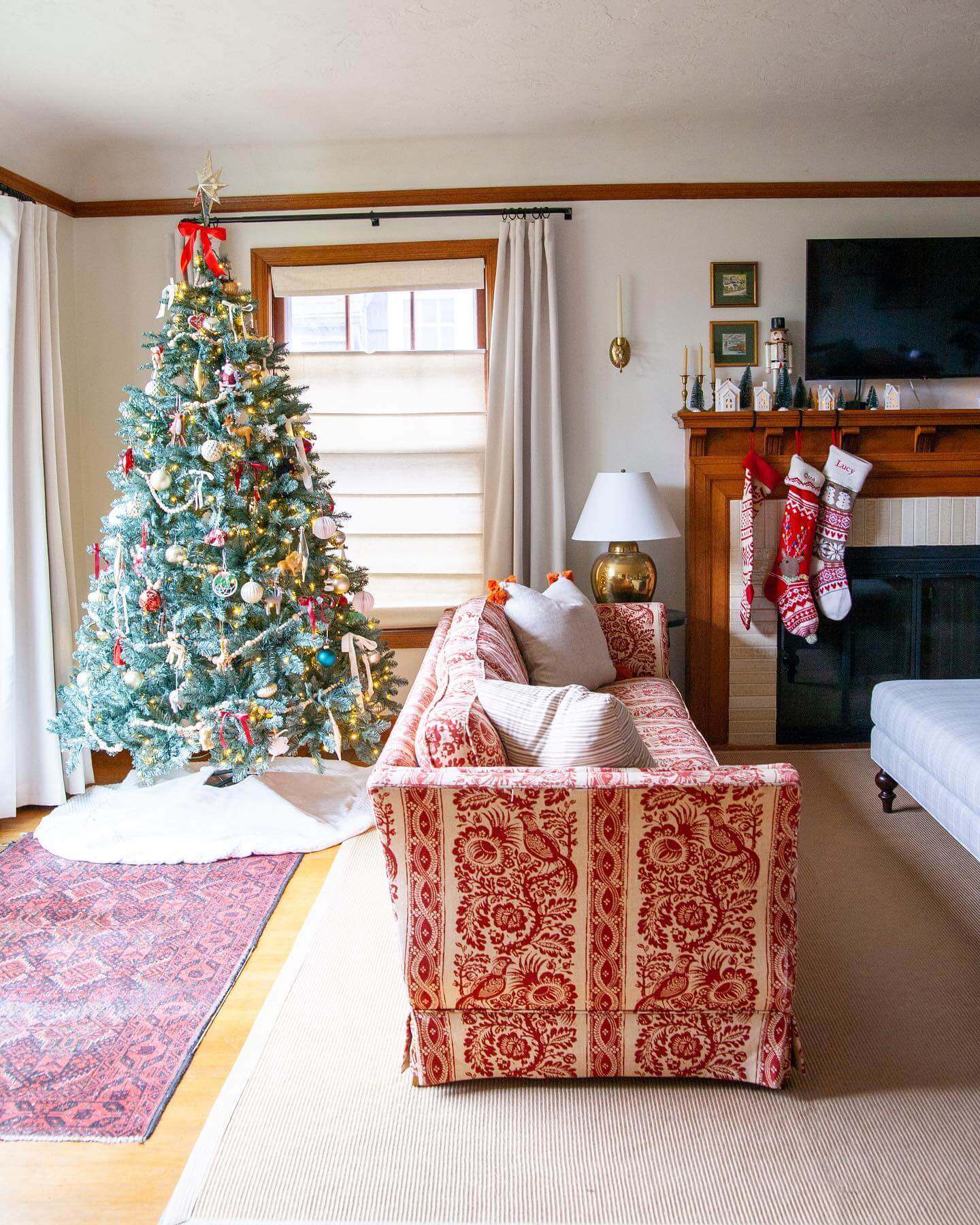 Árvore de Natal Artificial Tribeca Blue Spruce com 550 Luzes LED Branco Quente