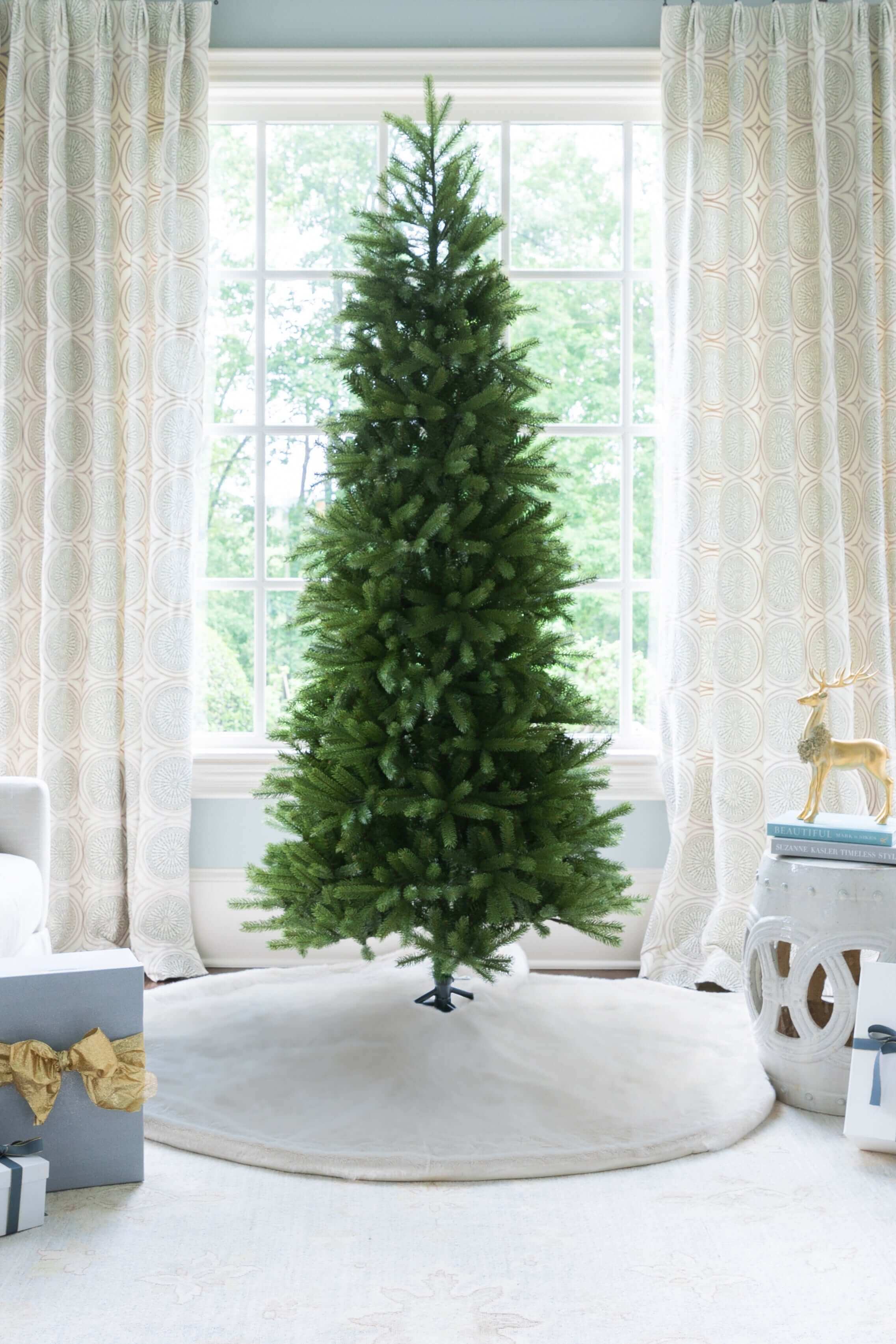 Árvore de Natal Artificial King Fraser Fir Slim com 750 Luzes LED Dual Color (Branco Quente & Multicoloridas)