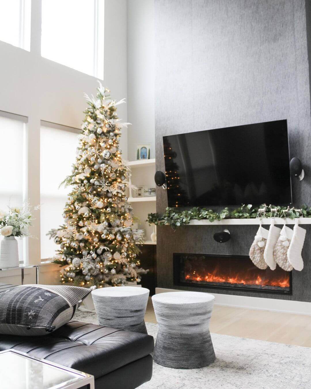 Árvore de Natal Artificial King Fraser Fir Slim com 750 Luzes LED Dual Color (Branco Quente & Multicoloridas)