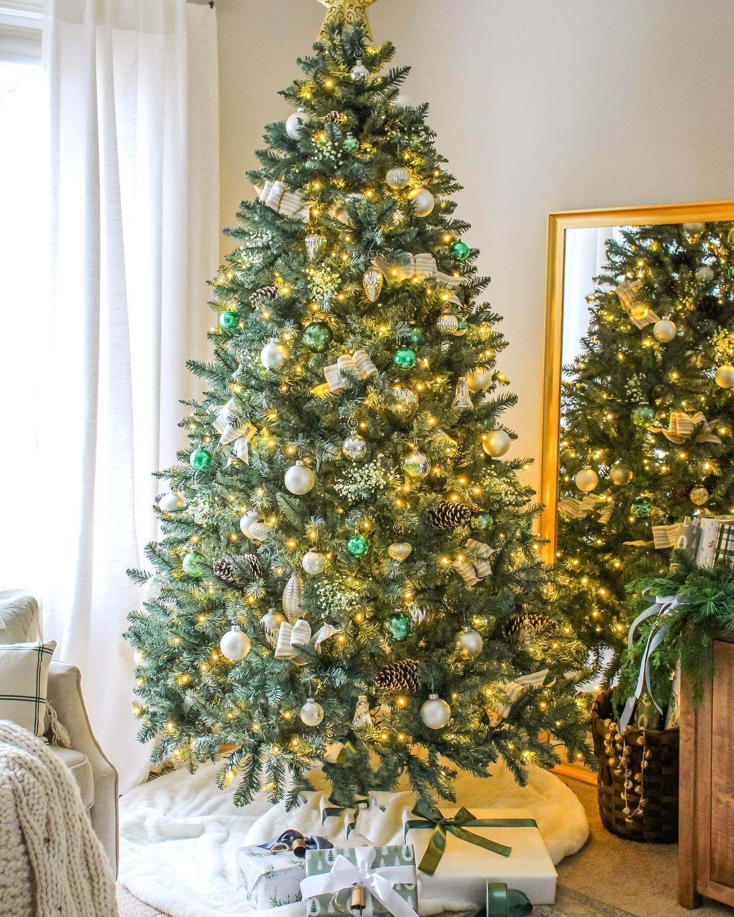 Árvore de Natal Artificial Tribeca Blue Spruce com 550 Luzes LED Branco Quente