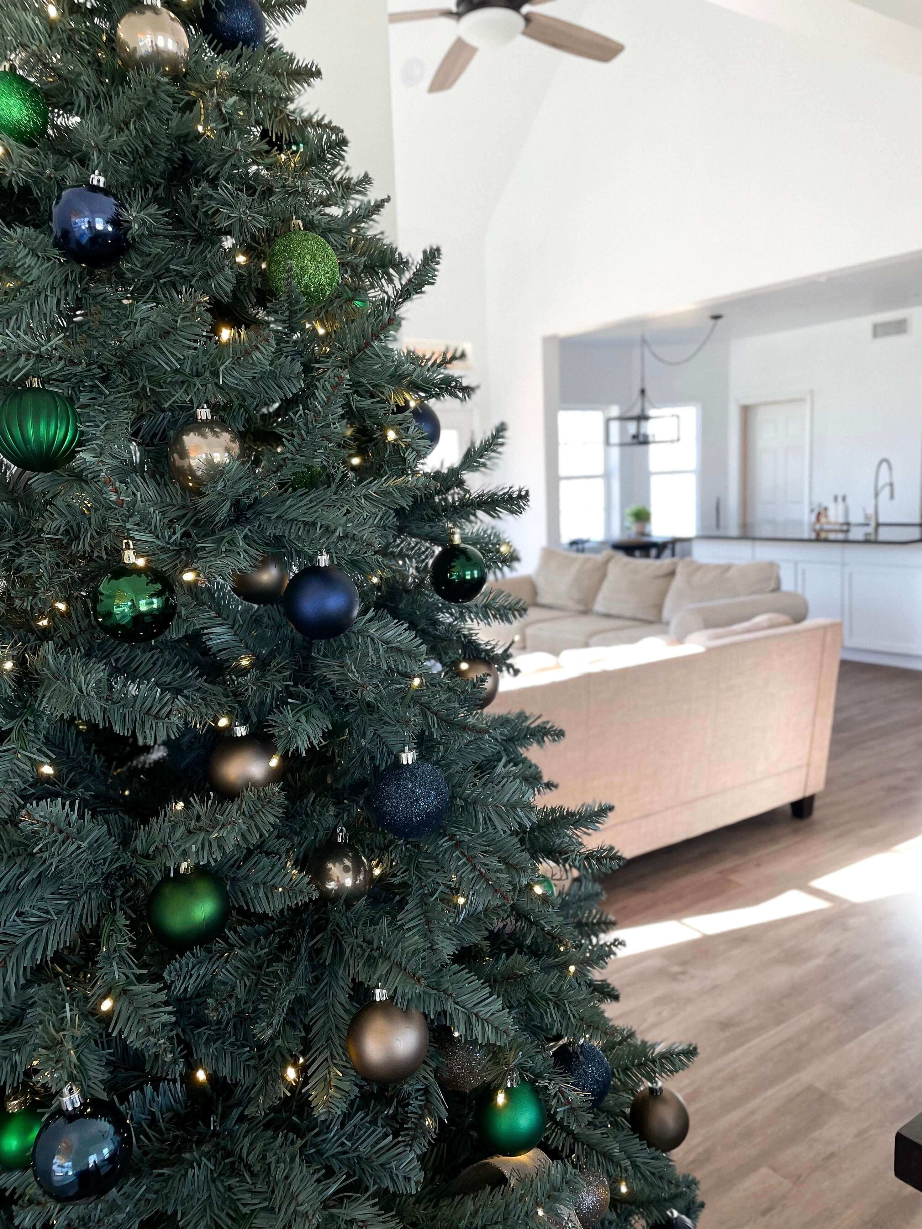 Árvore de Natal Artificial Tribeca Blue Spruce com 550 Luzes LED Branco Quente