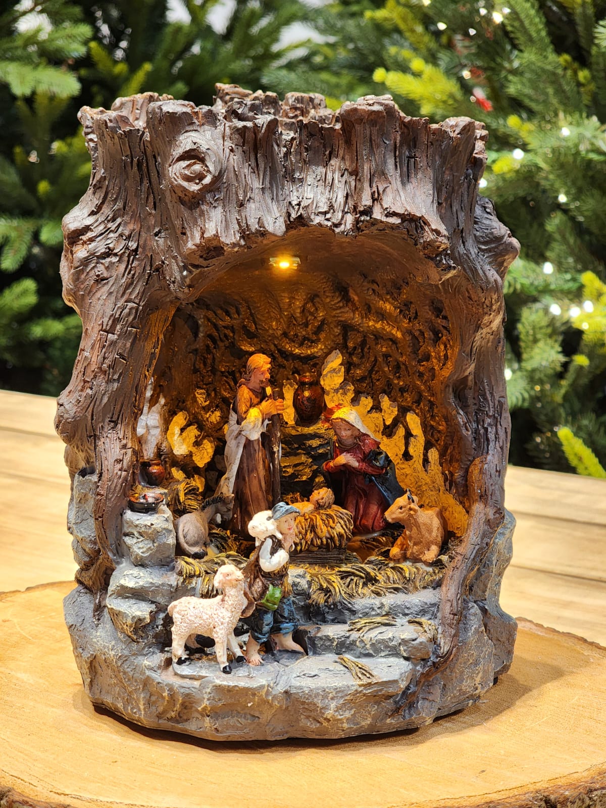 PRESÉPIO NA PEDRA COM LUZ CENÁRIO VILA NATALINA